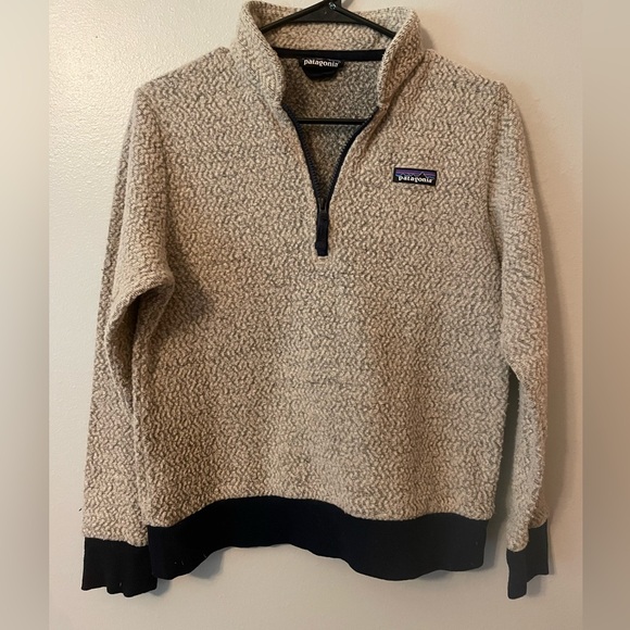 Patagonia Tops - Women’s Patagonia Sherpa Quarter Zip Size Small Cream & Blue Pullover